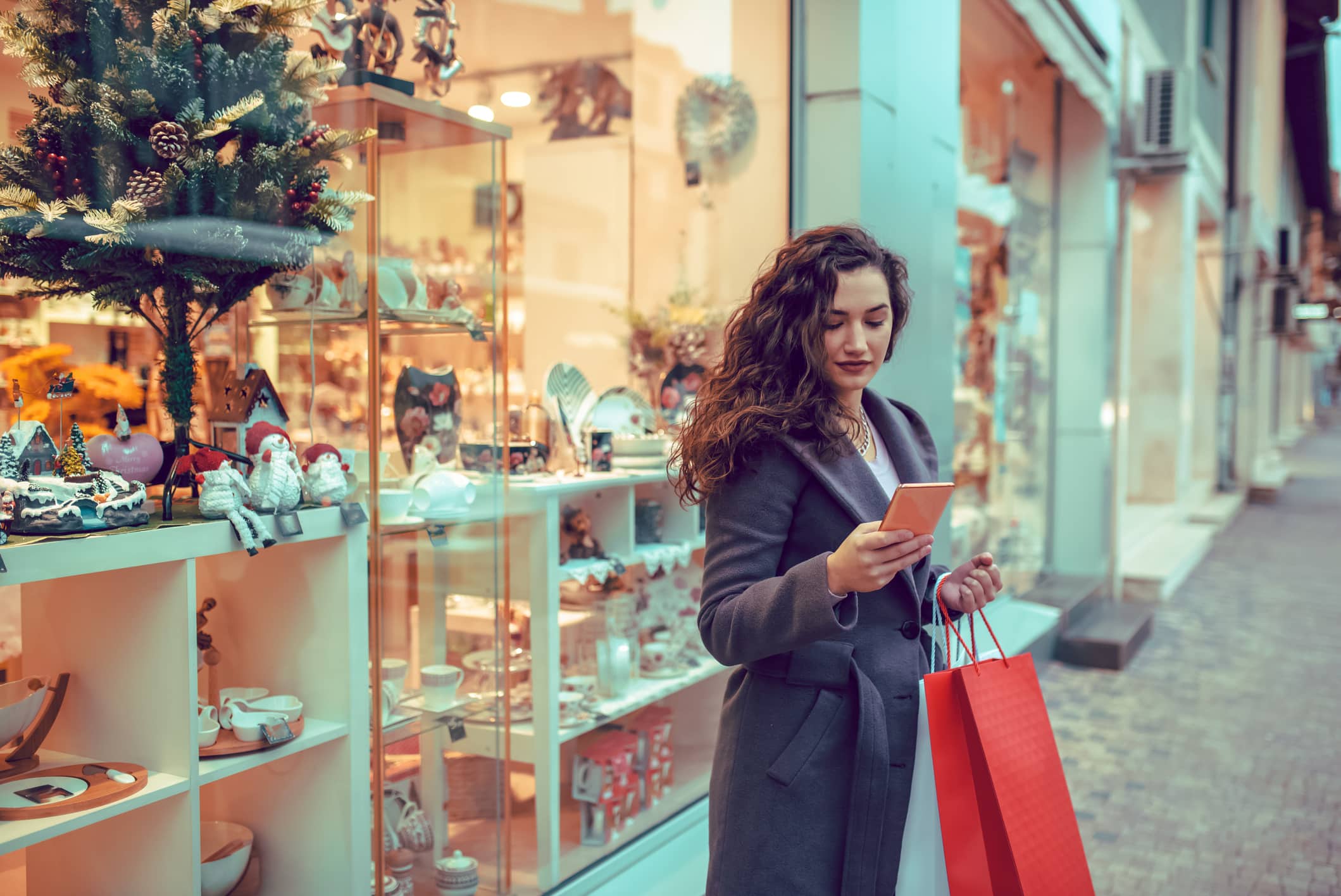 Holiday Shopping Trends Highlight 4 Key Marketing Tools and Tactics for 2023