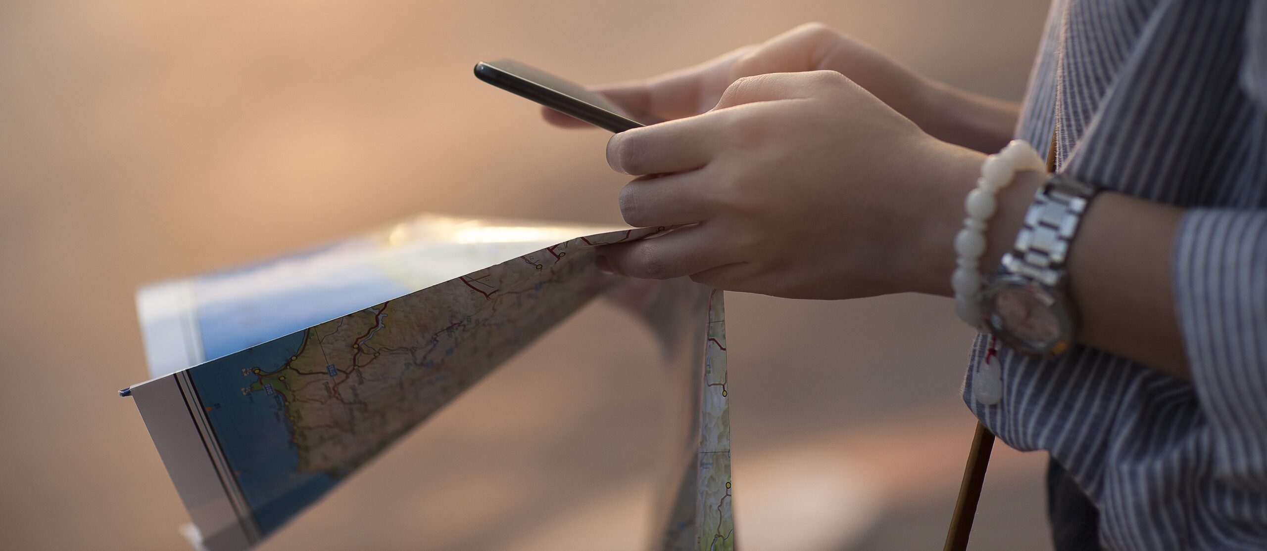 Girl traveling with map and smartphone